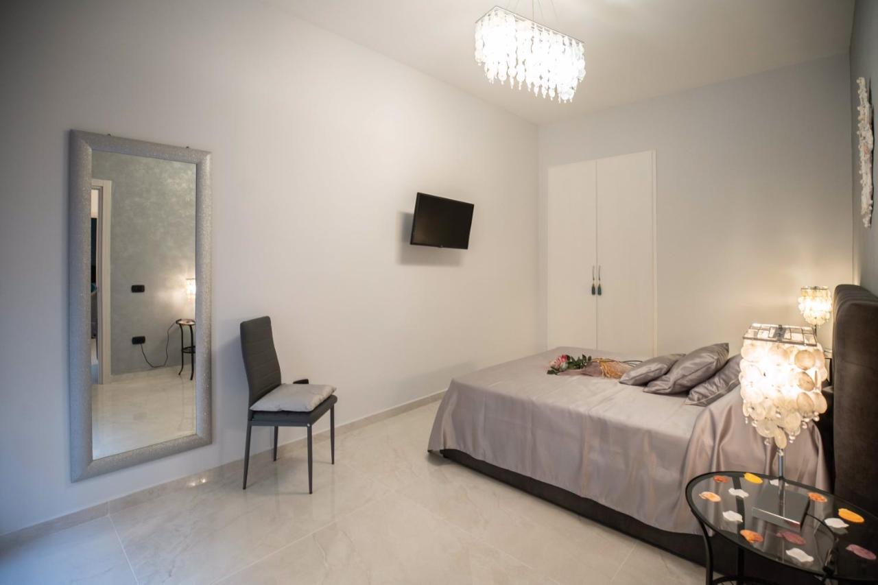New In!Amalie At Santa Lucia Apartamento Nápoles Exterior foto