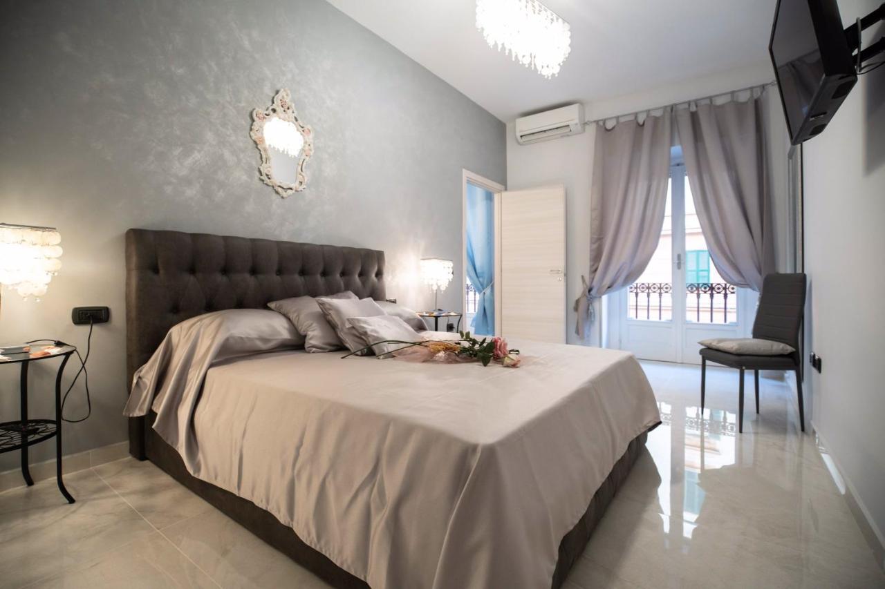 New In!Amalie At Santa Lucia Apartamento Nápoles Exterior foto