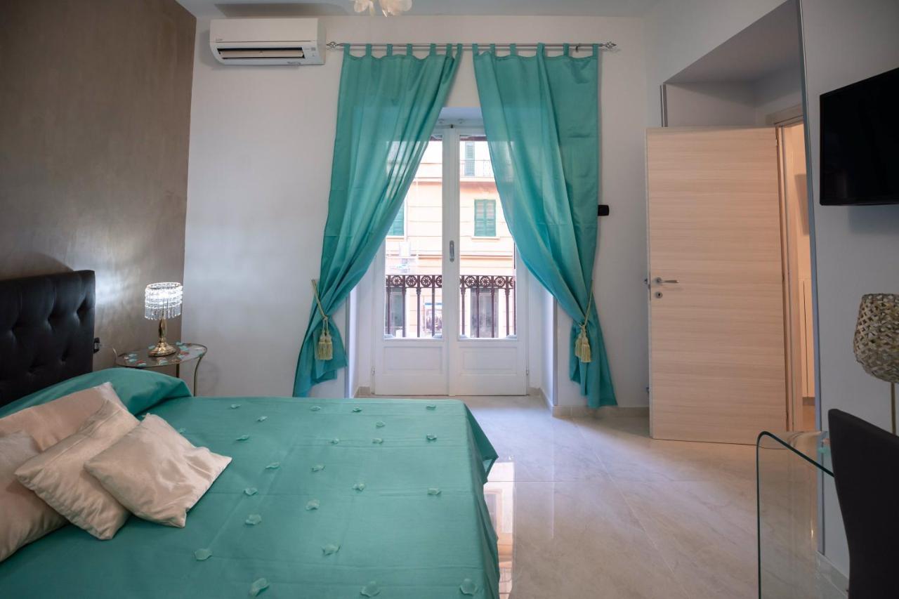 New In!Amalie At Santa Lucia Apartamento Nápoles Exterior foto
